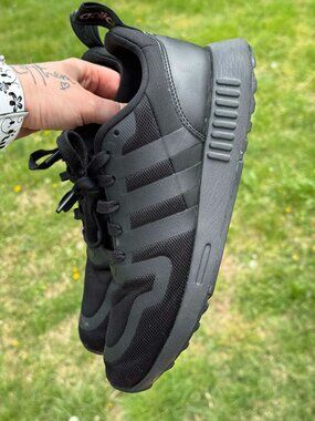 Adidas Mens sz 7 all Black Sneakers Minimalist Athleisure Gym Running Shoes 3288